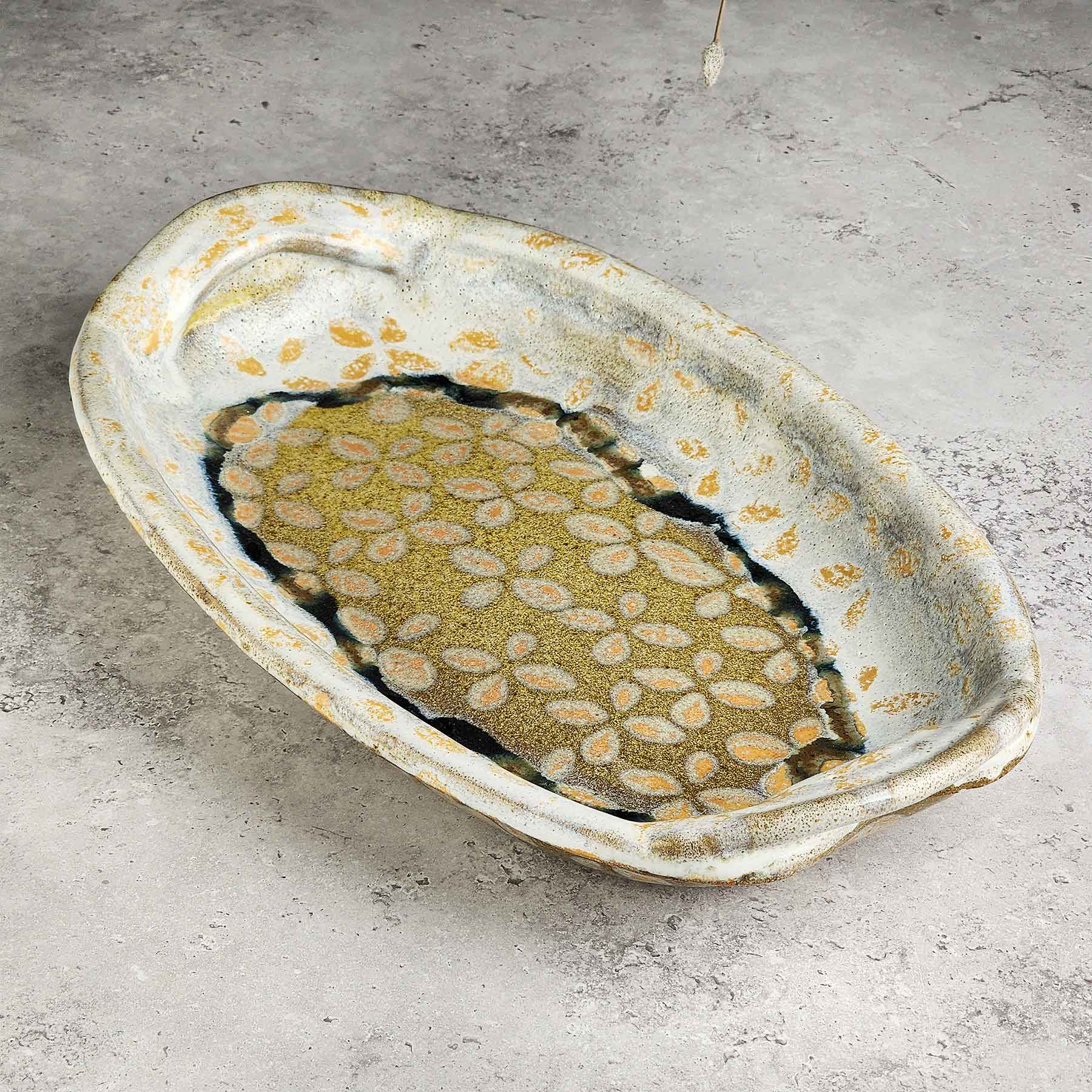 Medium Dish W Handles
