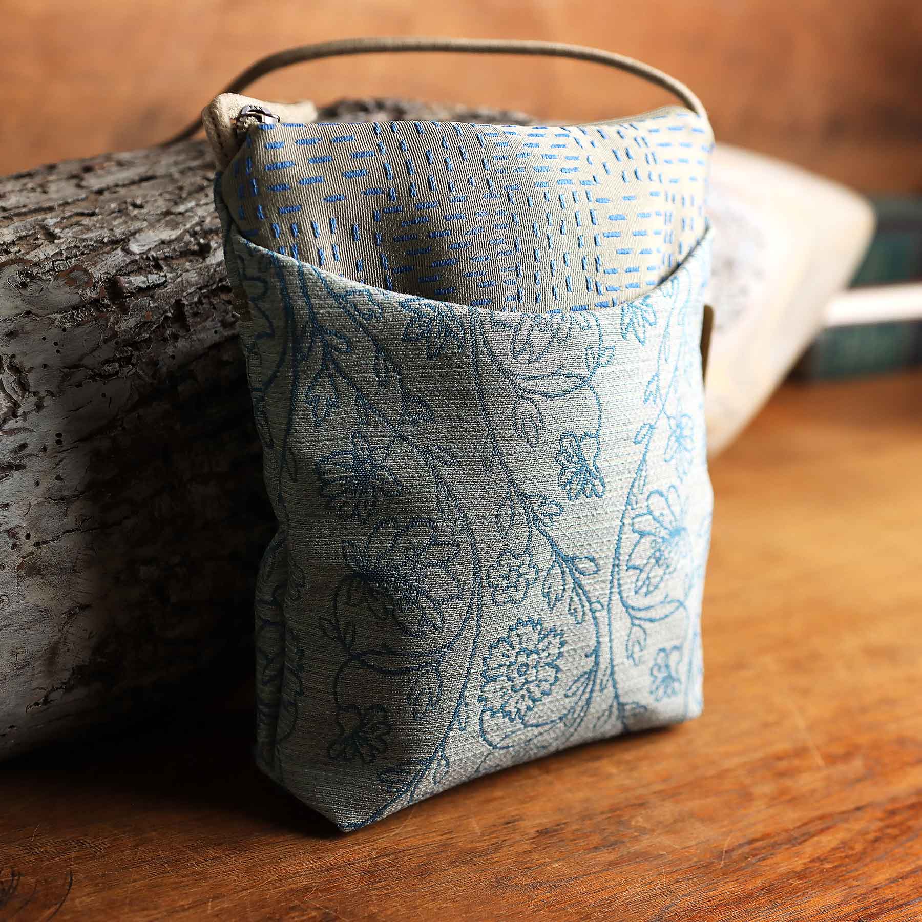 Busy Bee Filigree Teal
