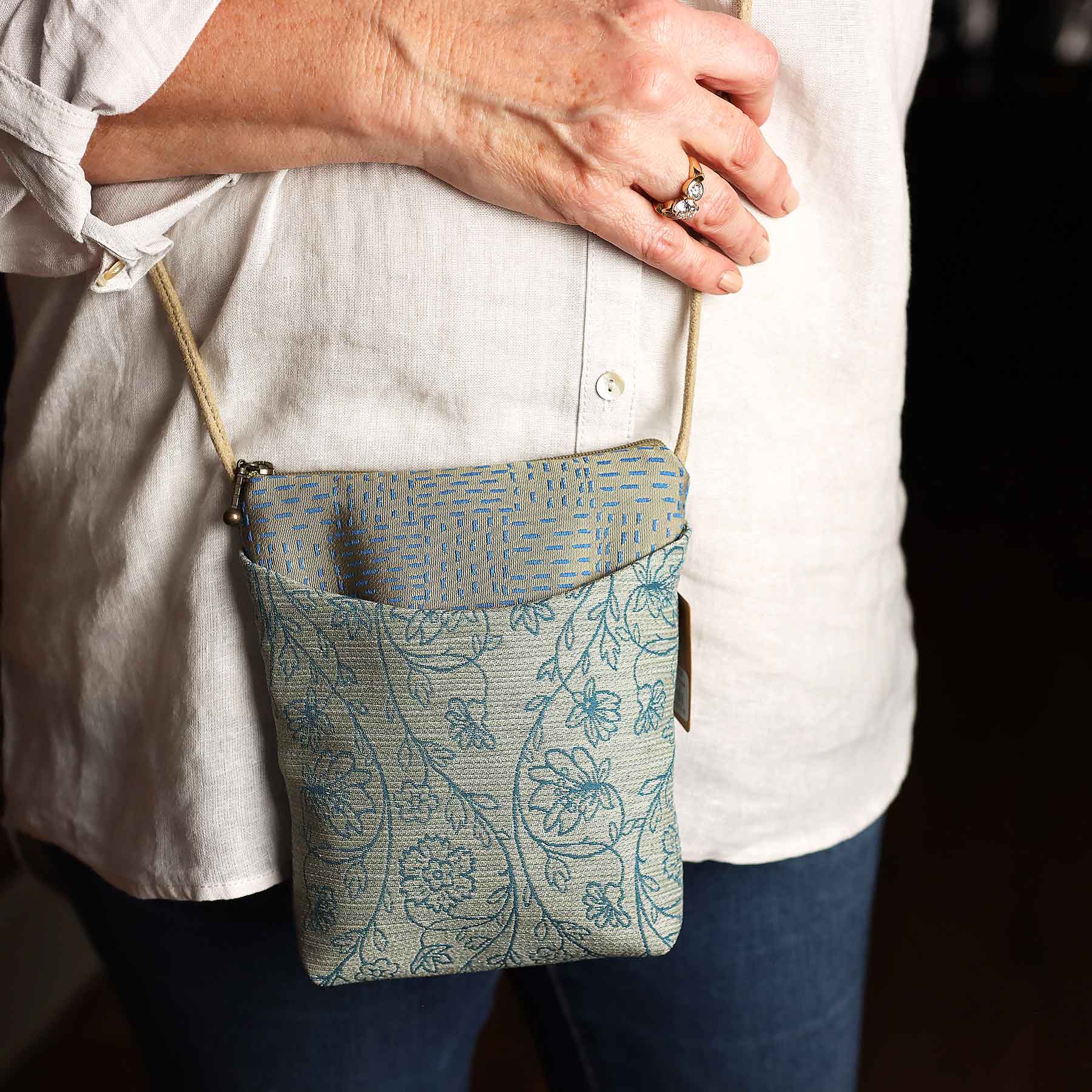 Busy Bee Filigree Teal