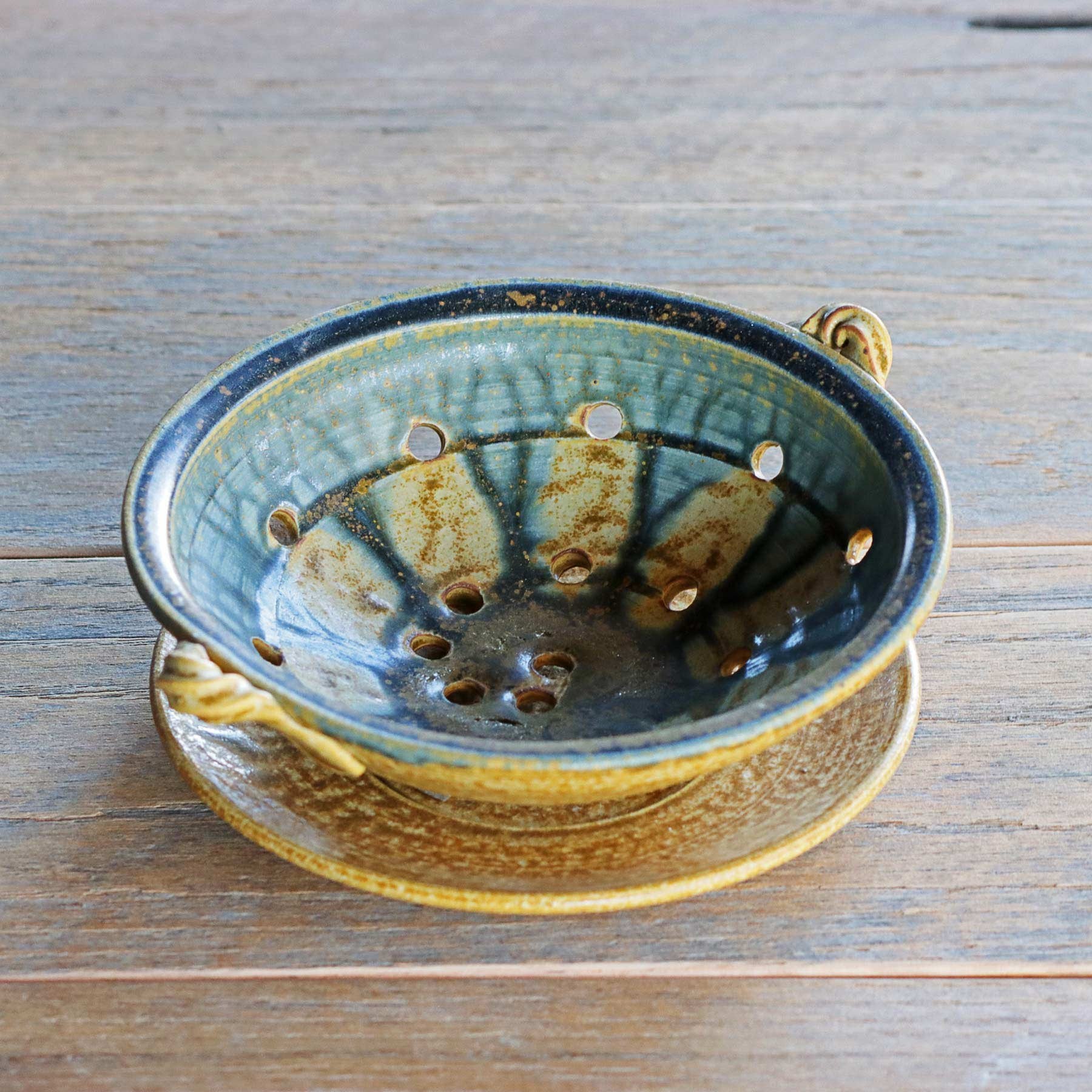 Petite Berry Bowl w/Plat Yellow Blue Ash