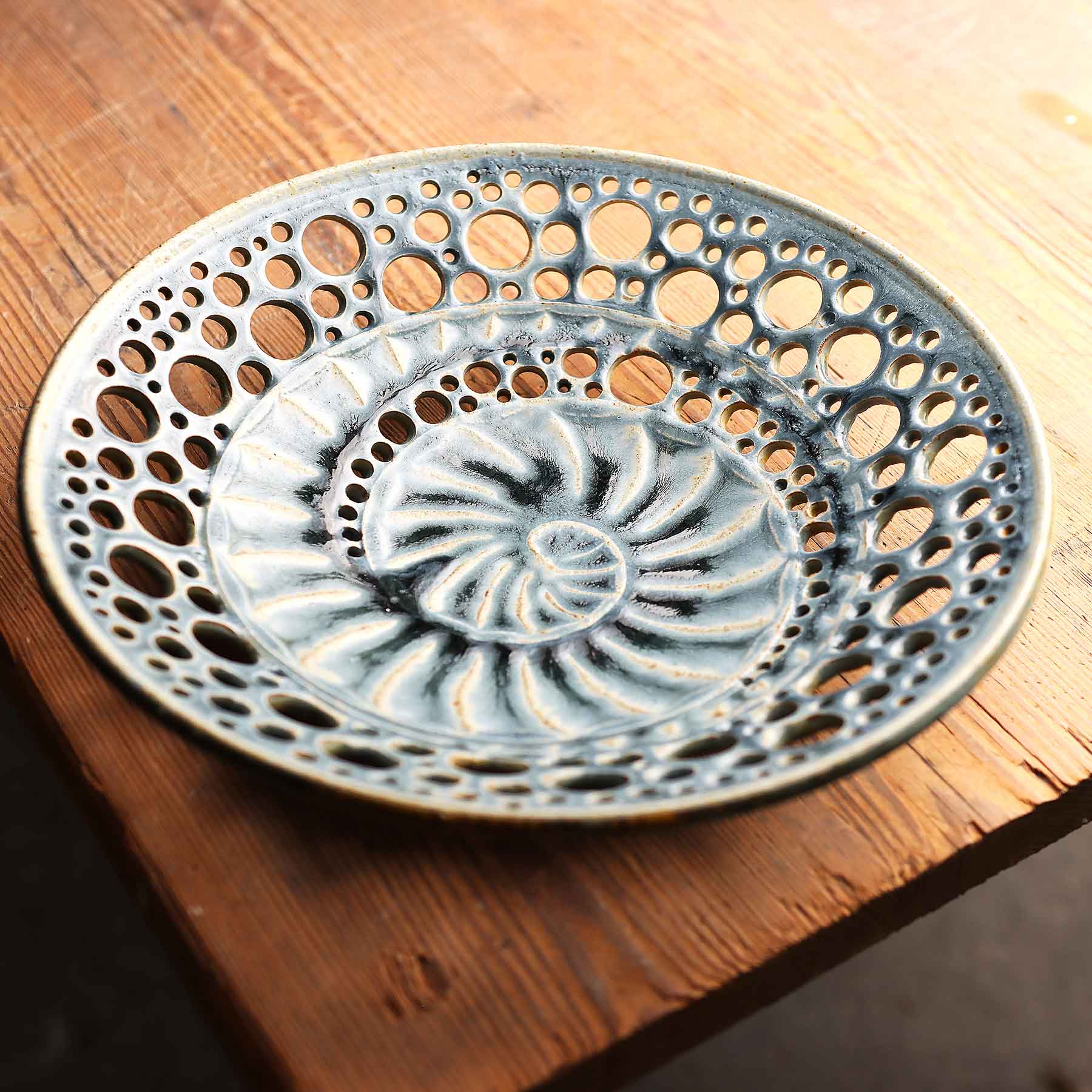 11.25" Reticulated Spiral Bowl