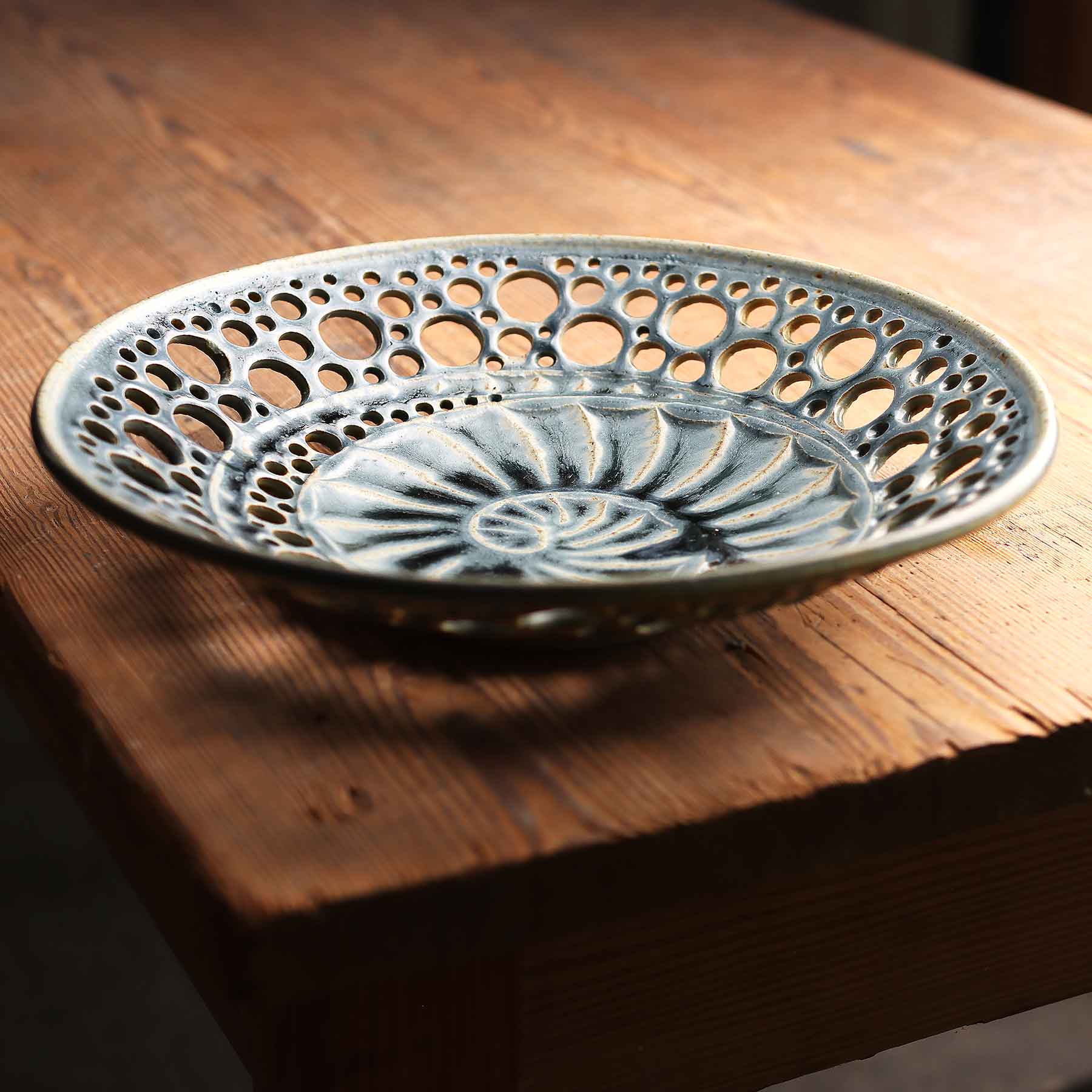11.25" Reticulated Spiral Bowl