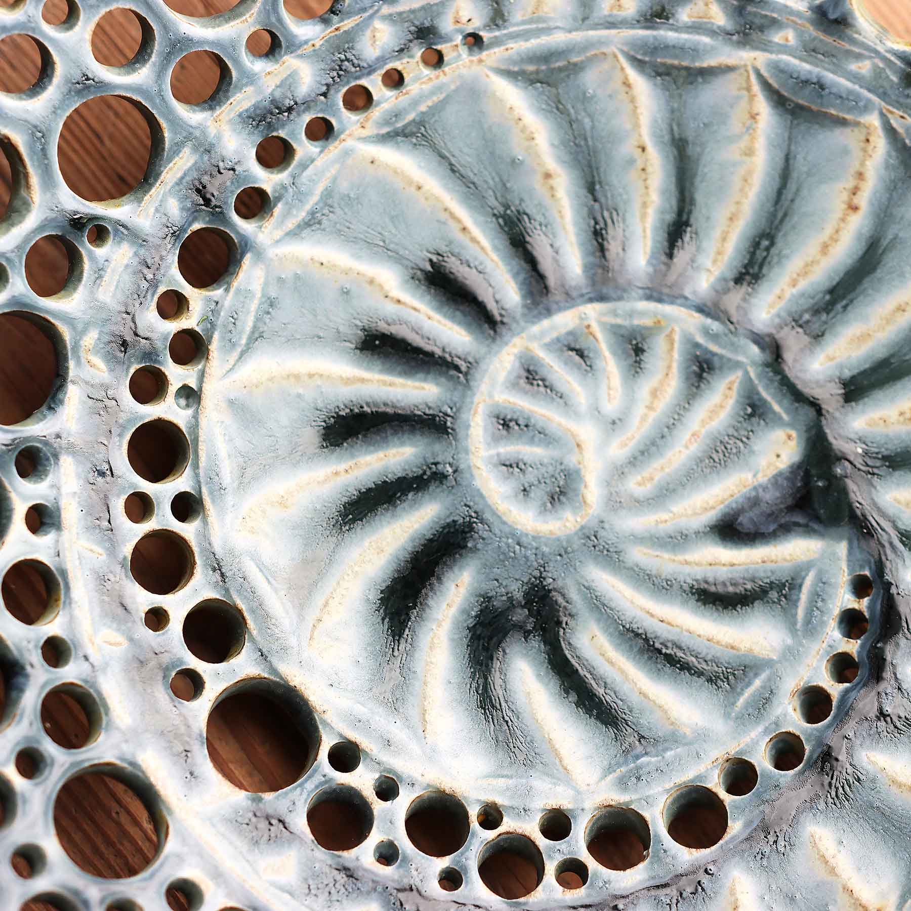 11.25" Reticulated Spiral Bowl
