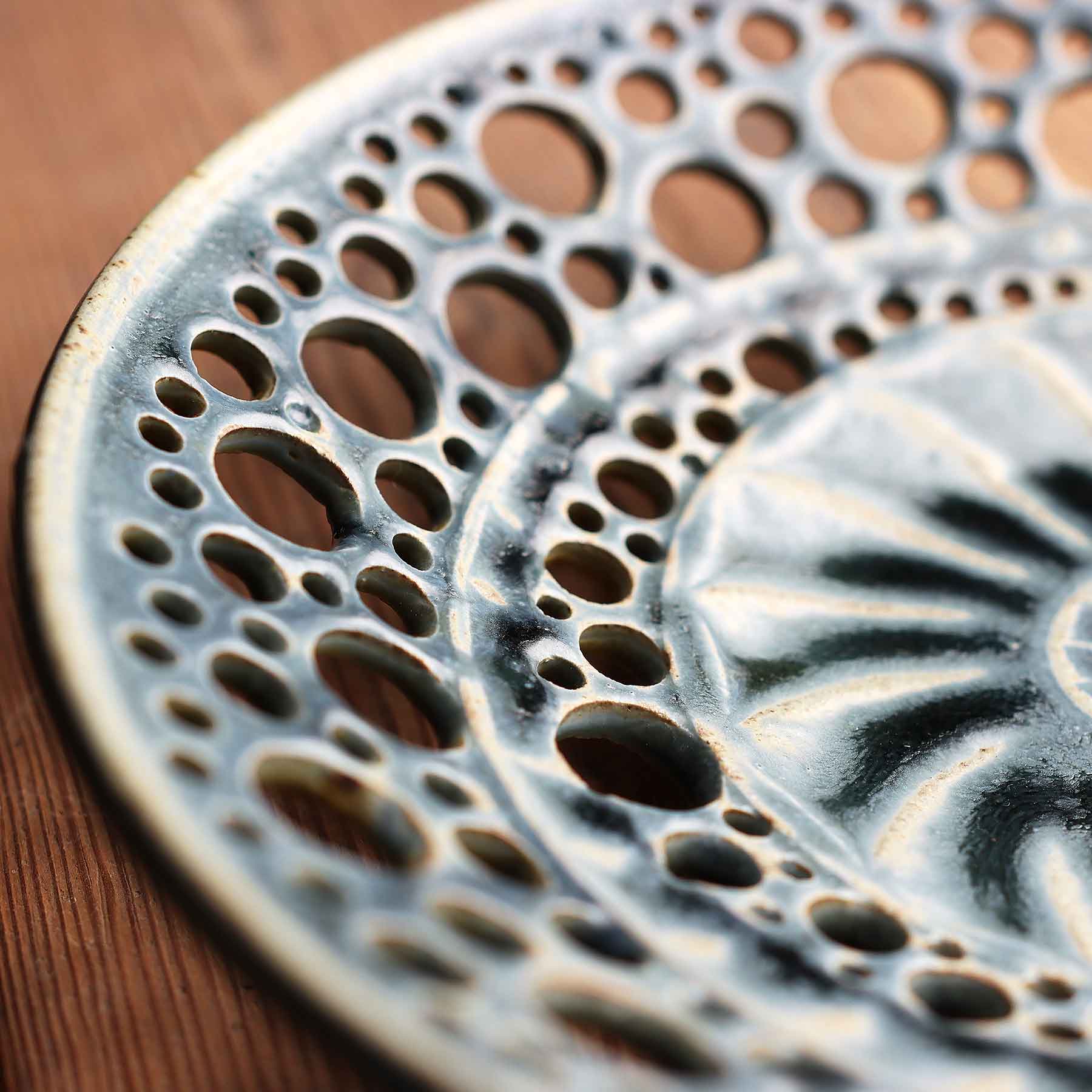 11.25" Reticulated Spiral Bowl