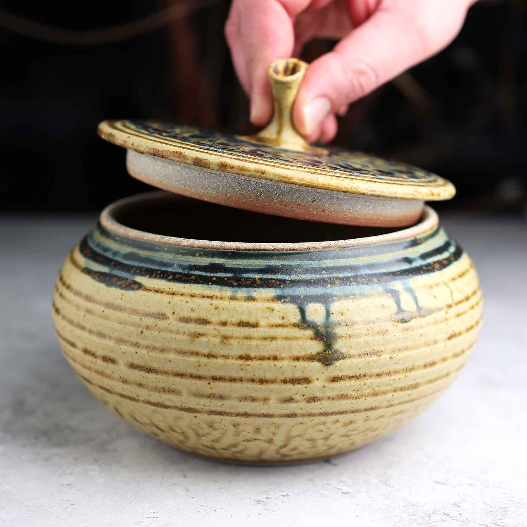 Low Wide Jar; Yba