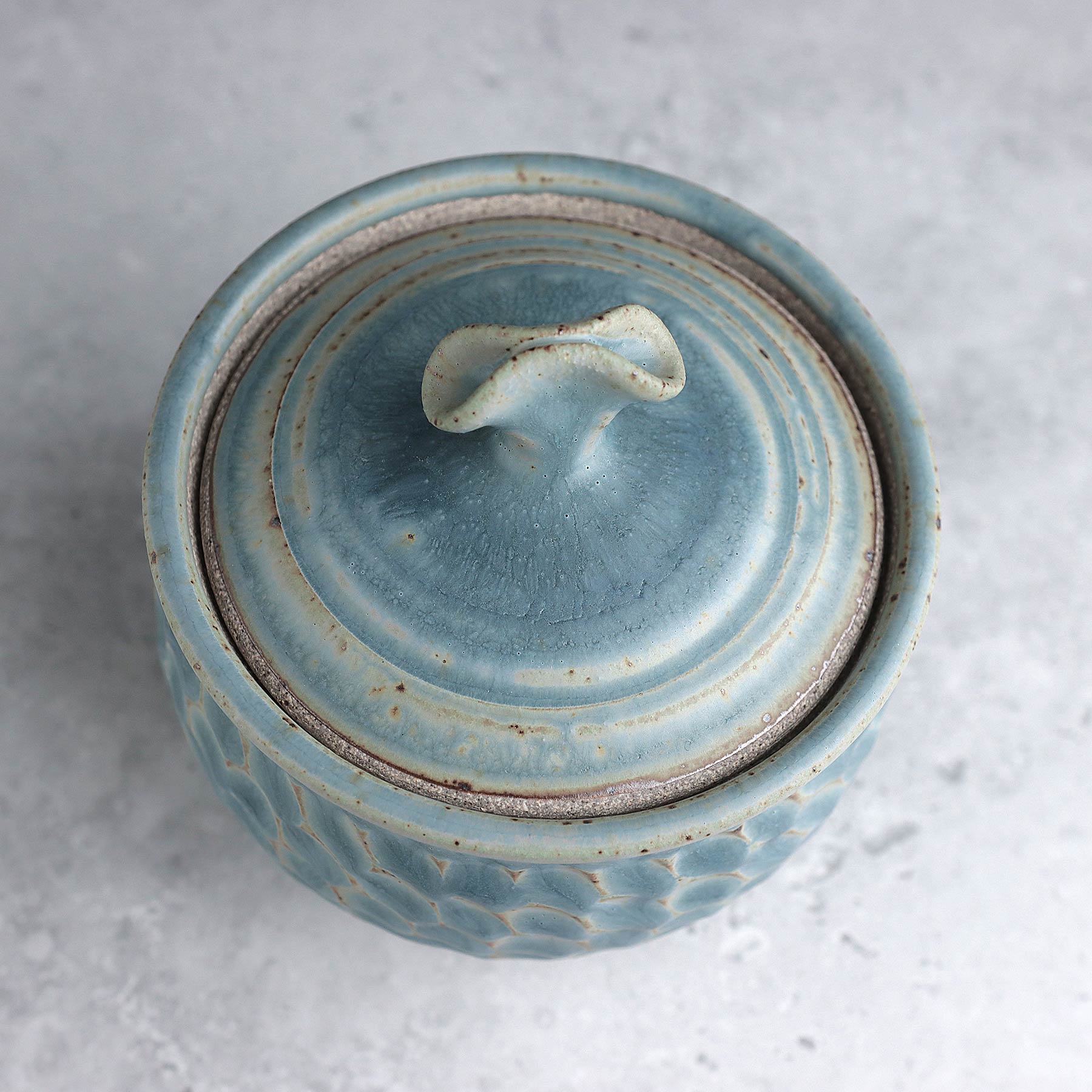 Small Scalloped Jar in Light Blue Ash