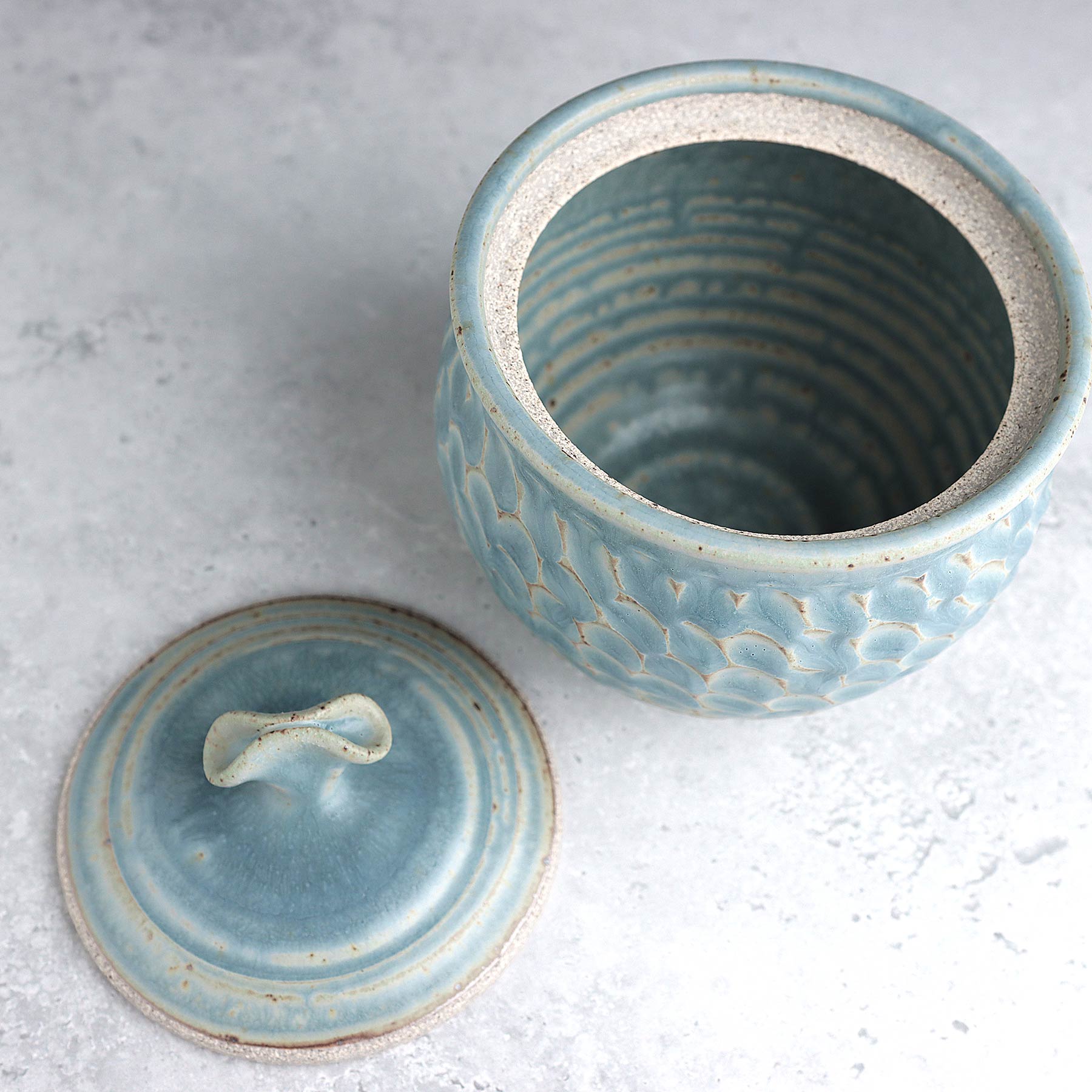 Small Scalloped Jar in Light Blue Ash