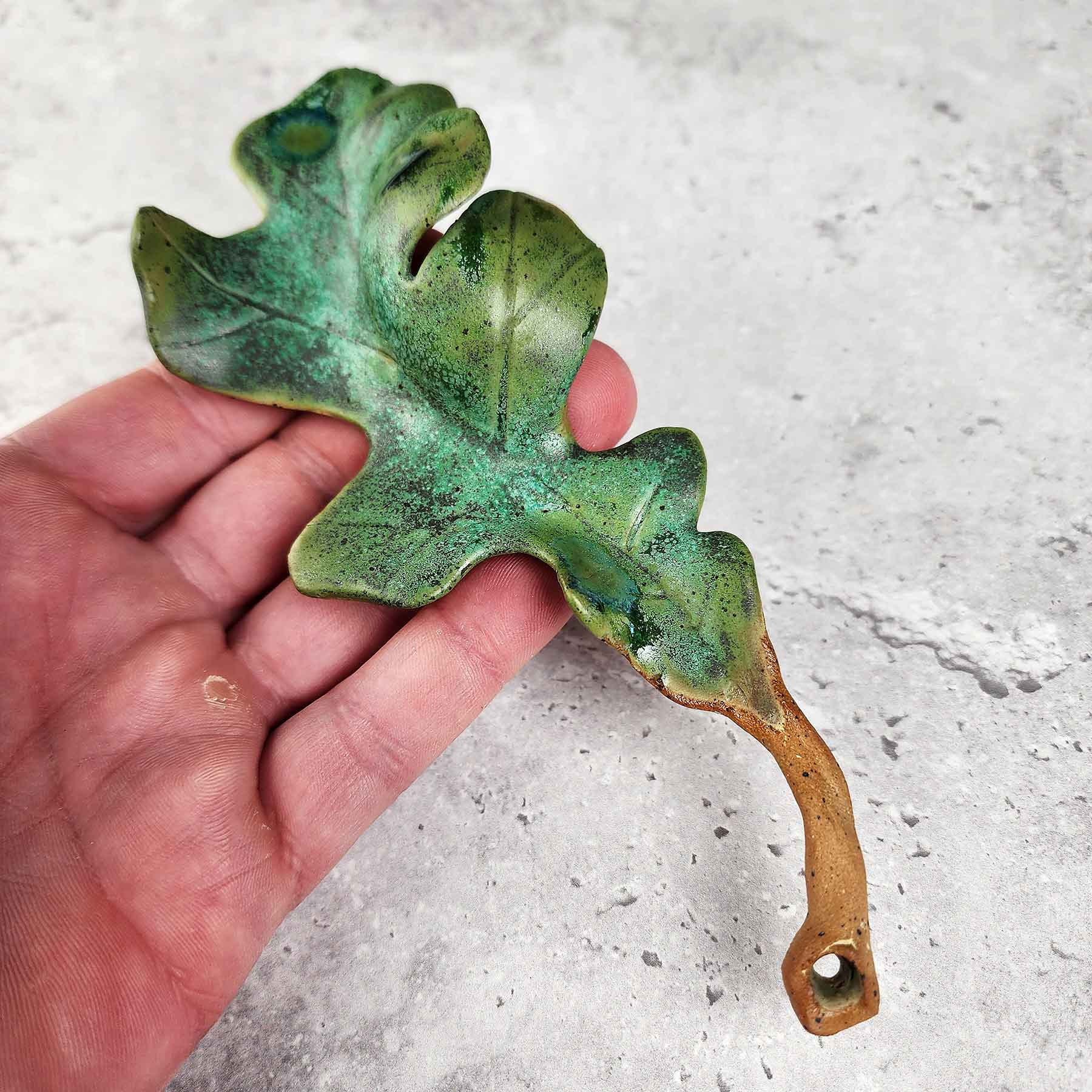 Medium Oak Leaf